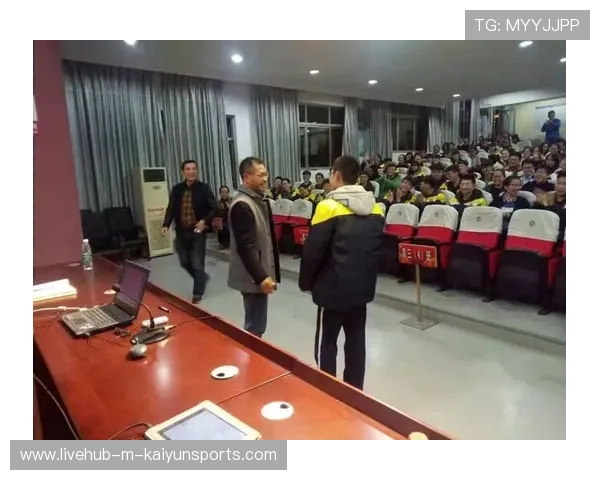 电竞选手主题演讲登陆大学讲堂分享奋斗故事，电竞励志演讲